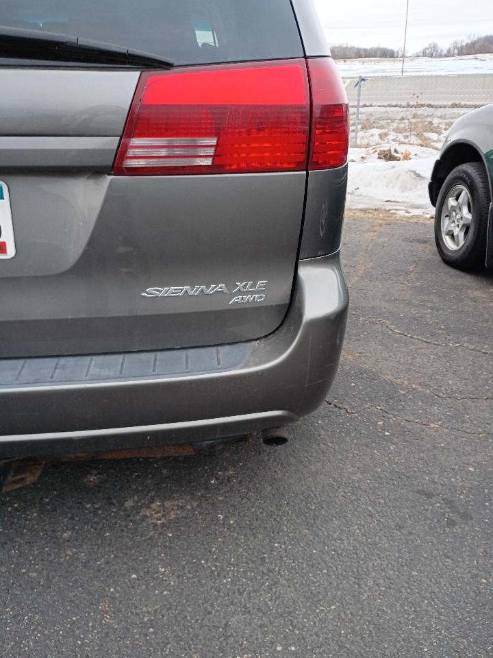 Toyota Sienna XLE AWD 2004
