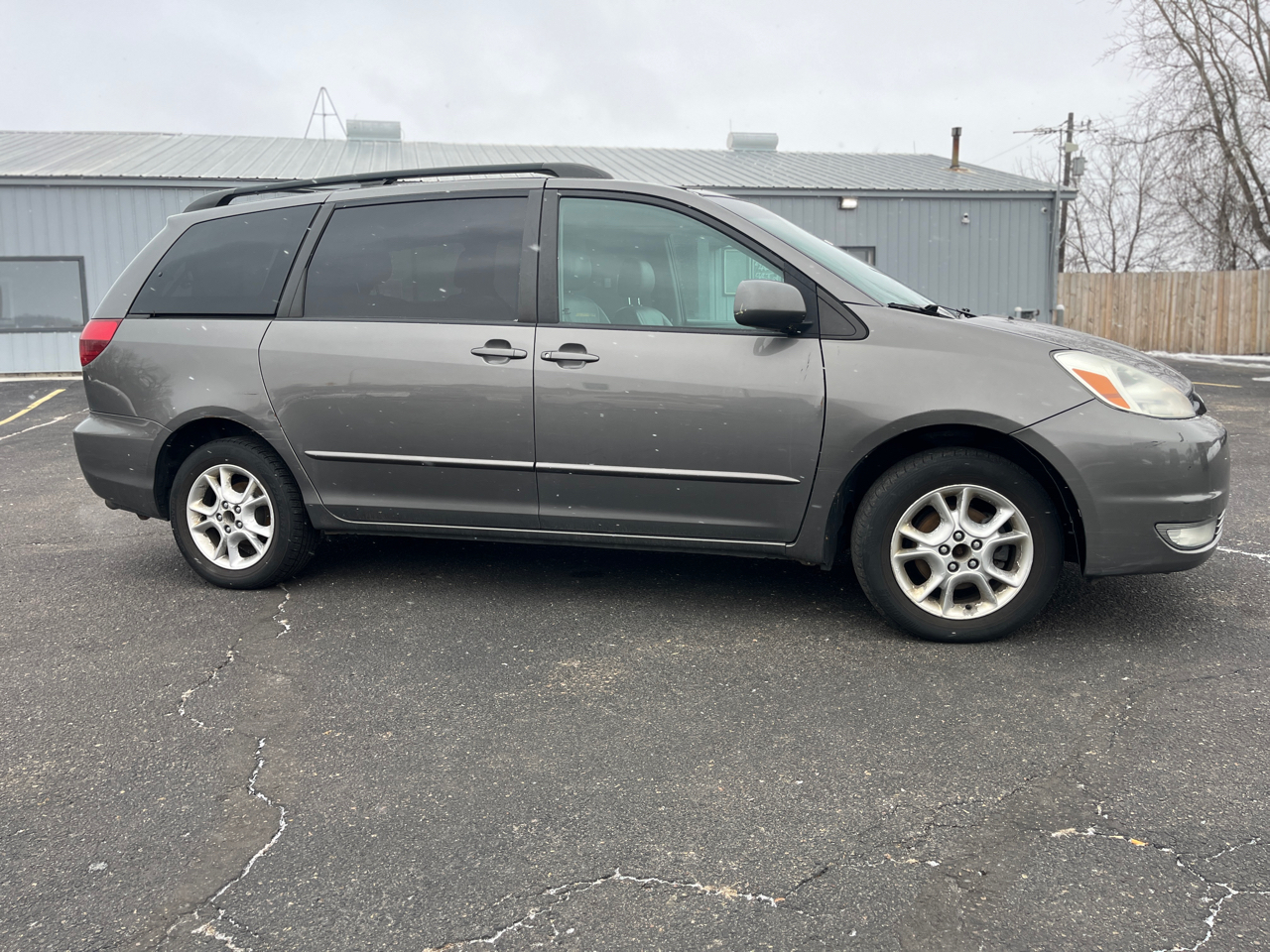 Toyota Sienna XLE AWD 2004