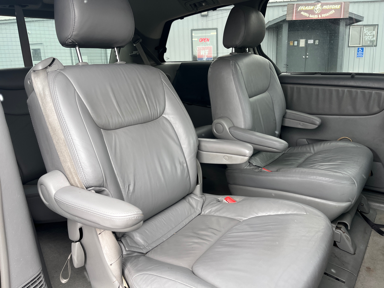 Toyota Sienna XLE AWD 2004