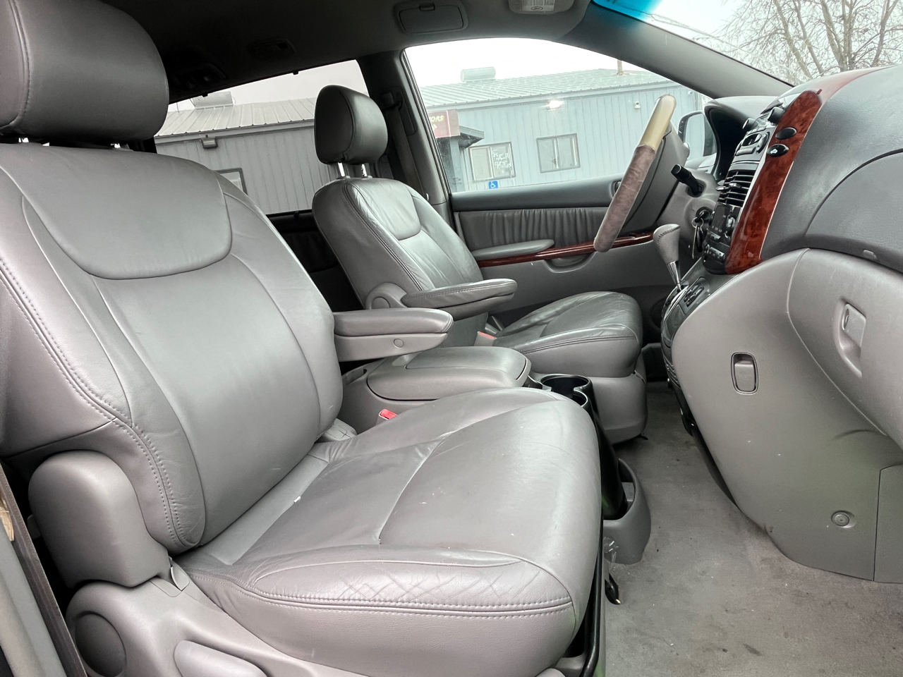 Toyota Sienna XLE AWD 2004