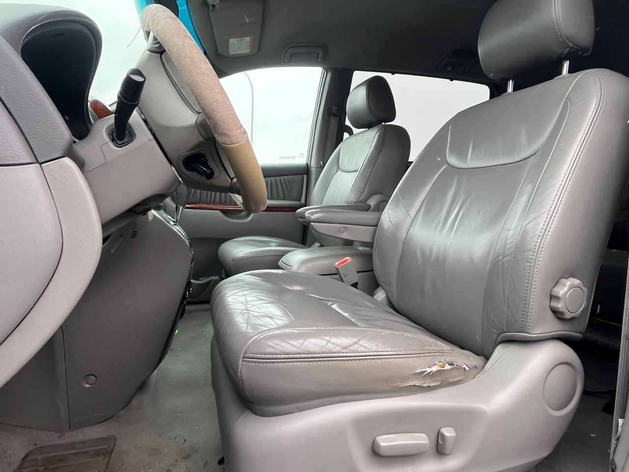 Toyota Sienna XLE AWD 2004