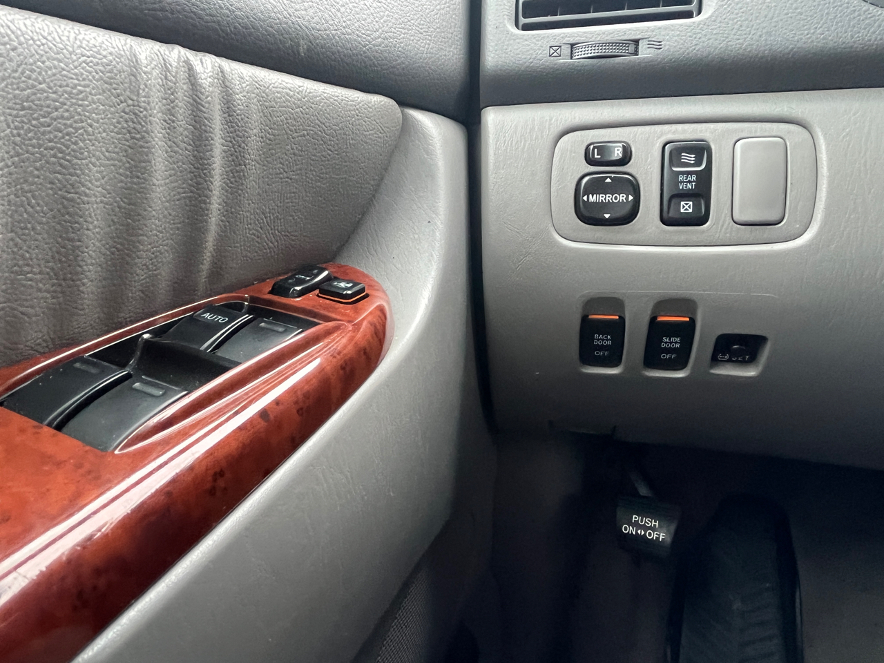 Toyota Sienna XLE AWD 2004