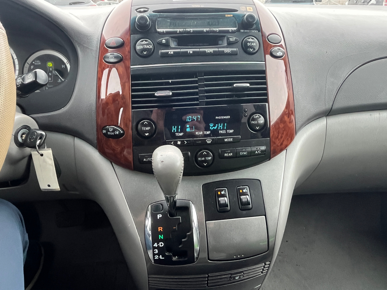 Toyota Sienna XLE AWD 2004