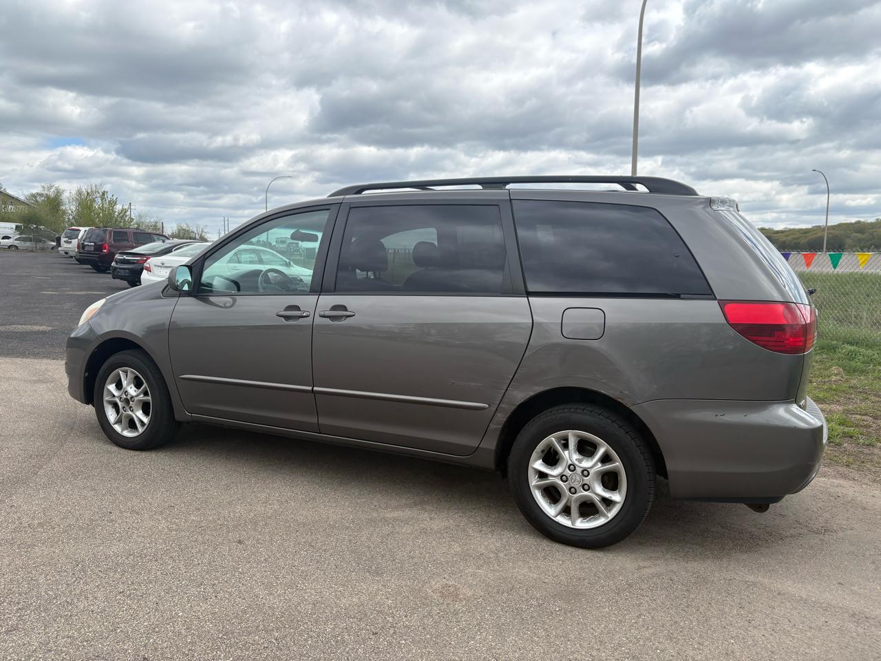 Toyota Sienna 5dr XLE AWD (Natl) 2004