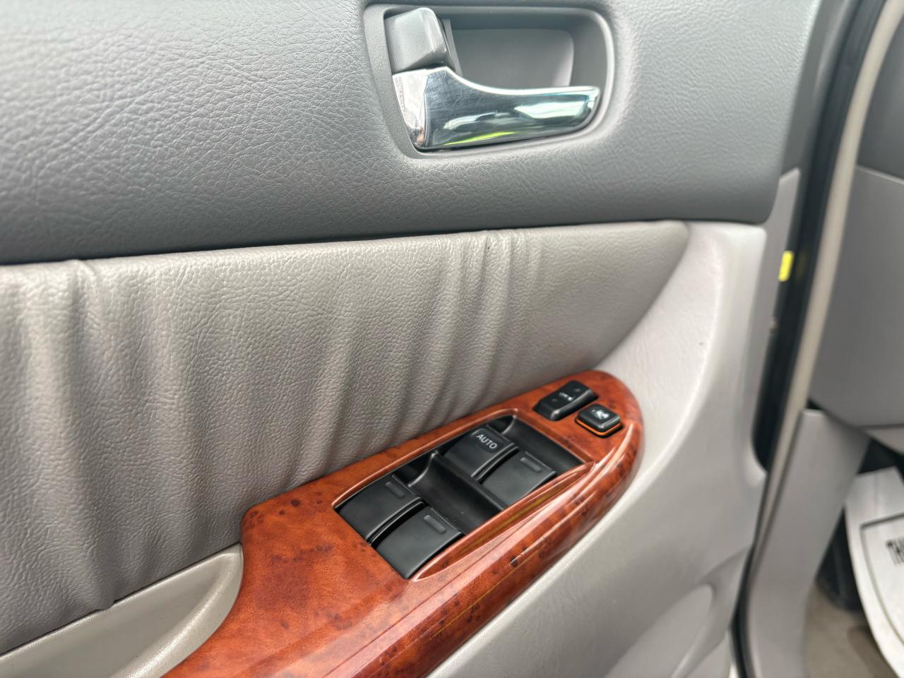 Toyota Sienna 5dr XLE AWD (Natl) 2004
