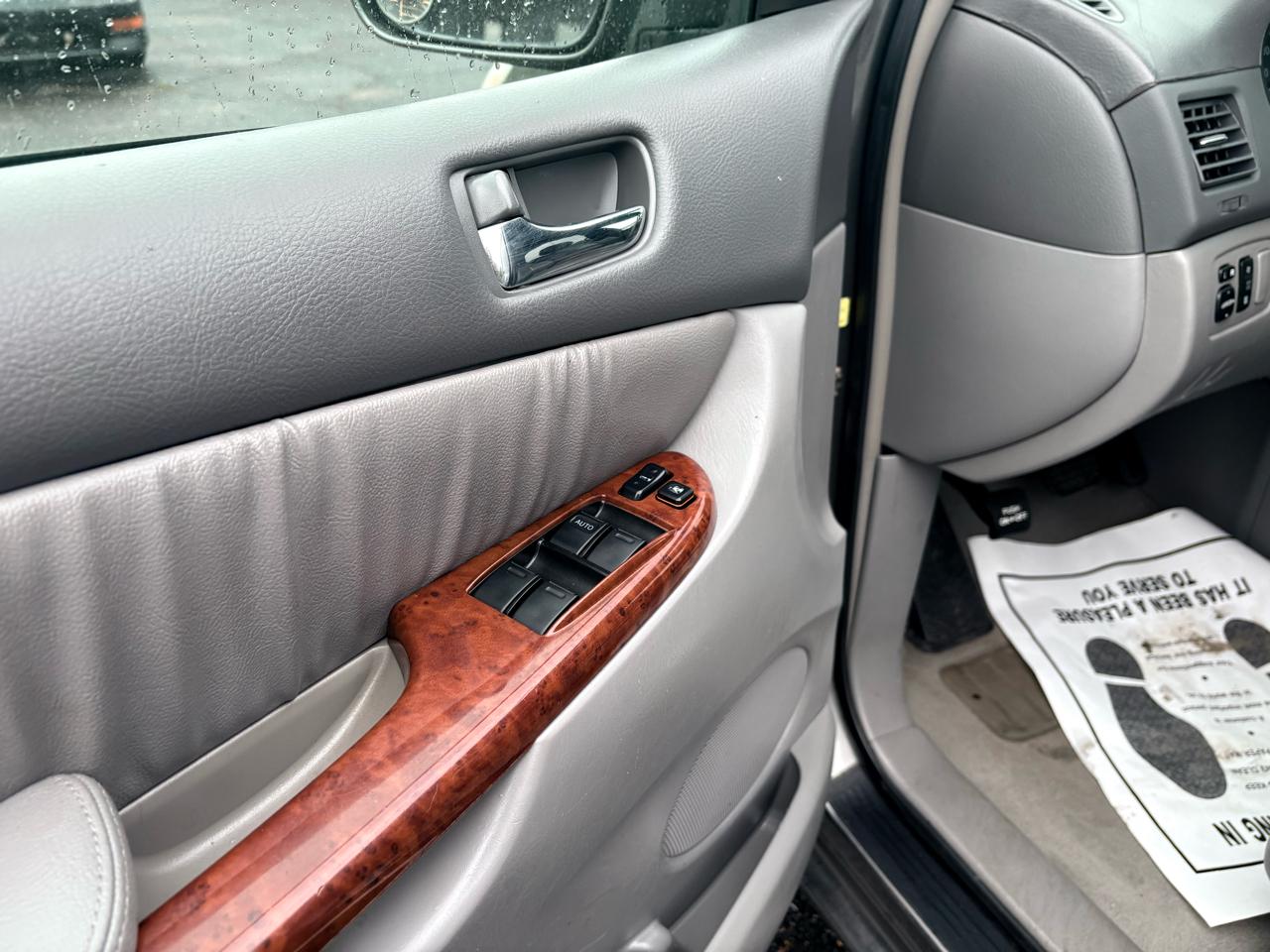 Toyota Sienna 5dr XLE AWD (Natl) 2004