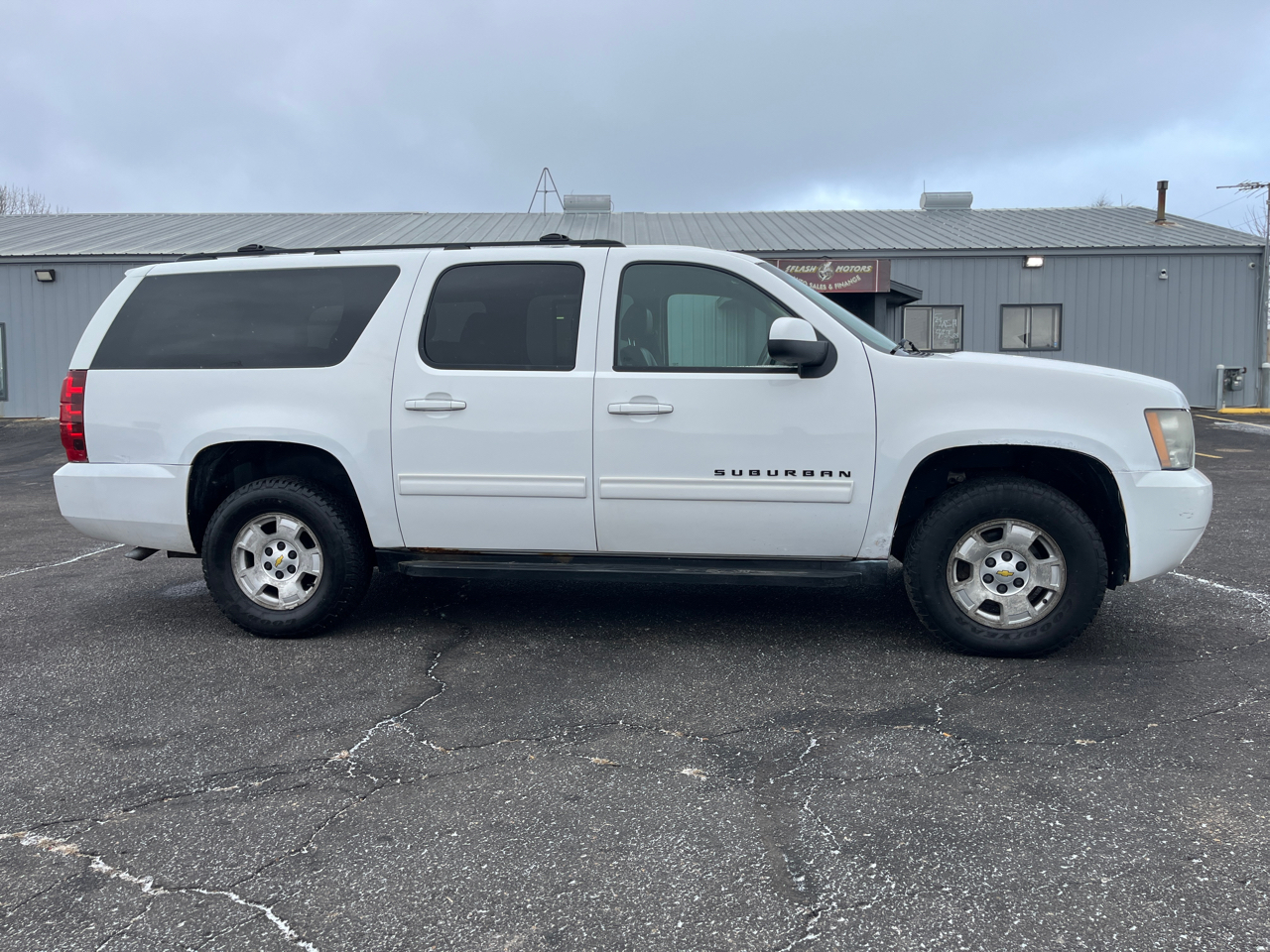 Chevrolet Suburban LT 2011