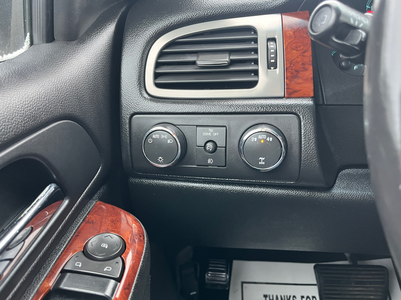 Chevrolet Suburban LT 2011