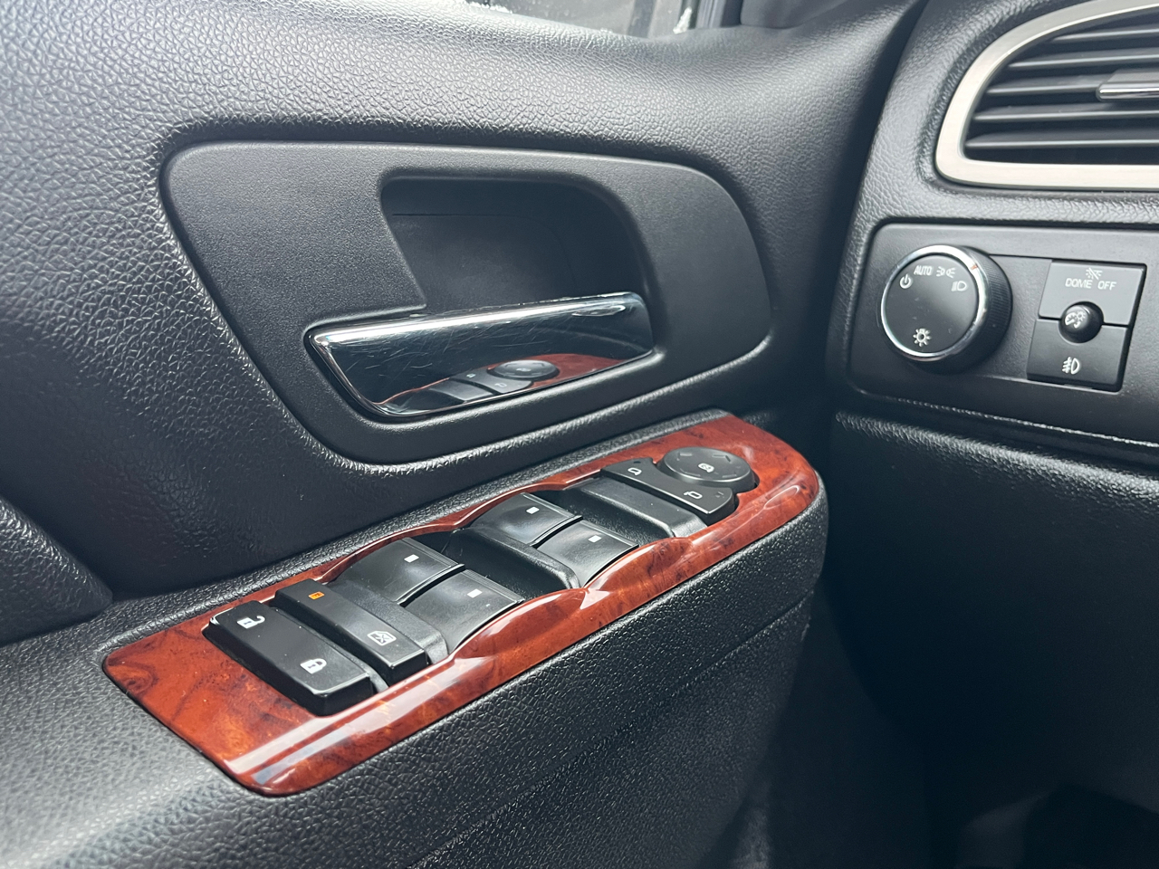 Chevrolet Suburban LT 2011