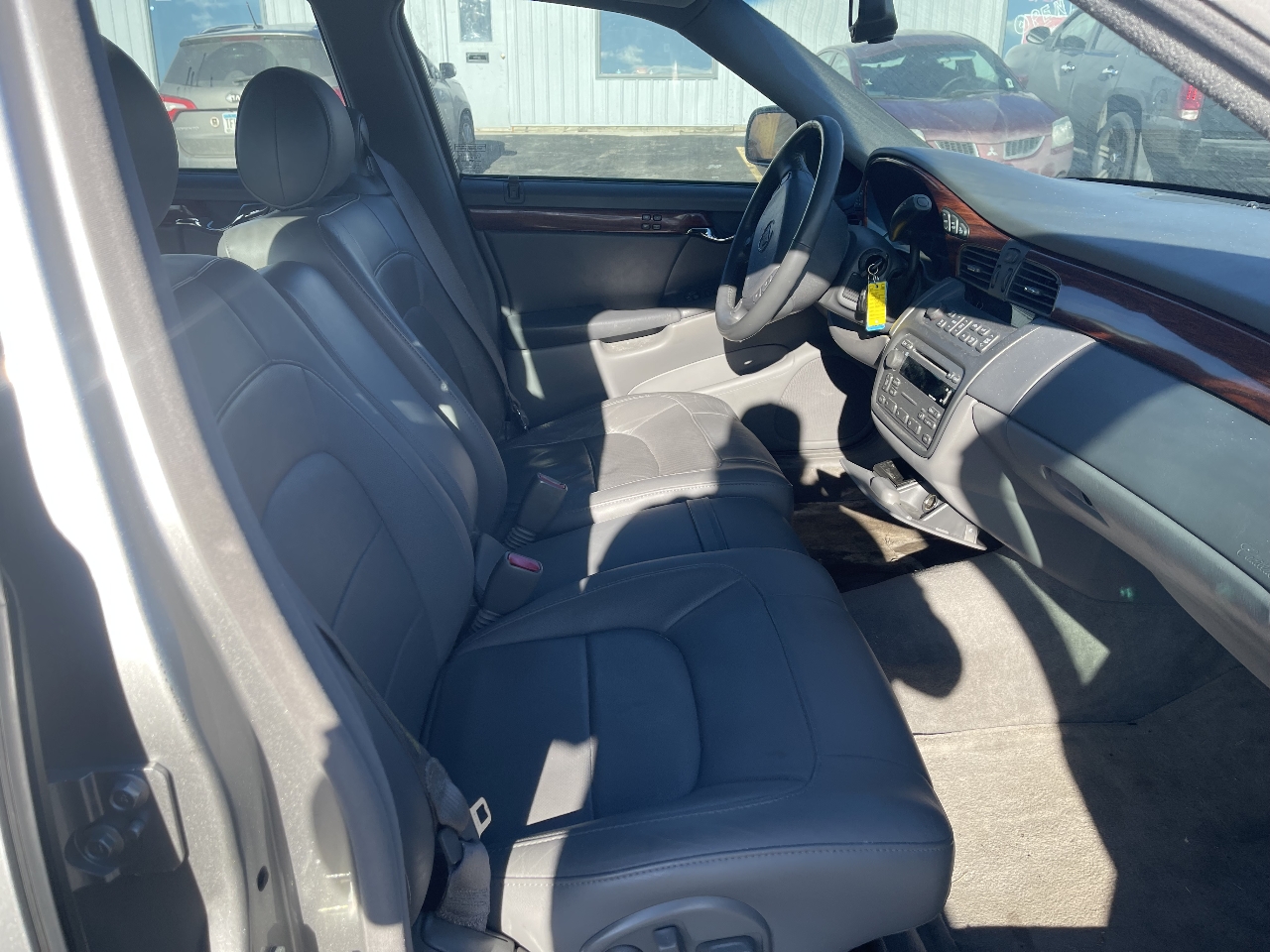 Cadillac DeVille  2004