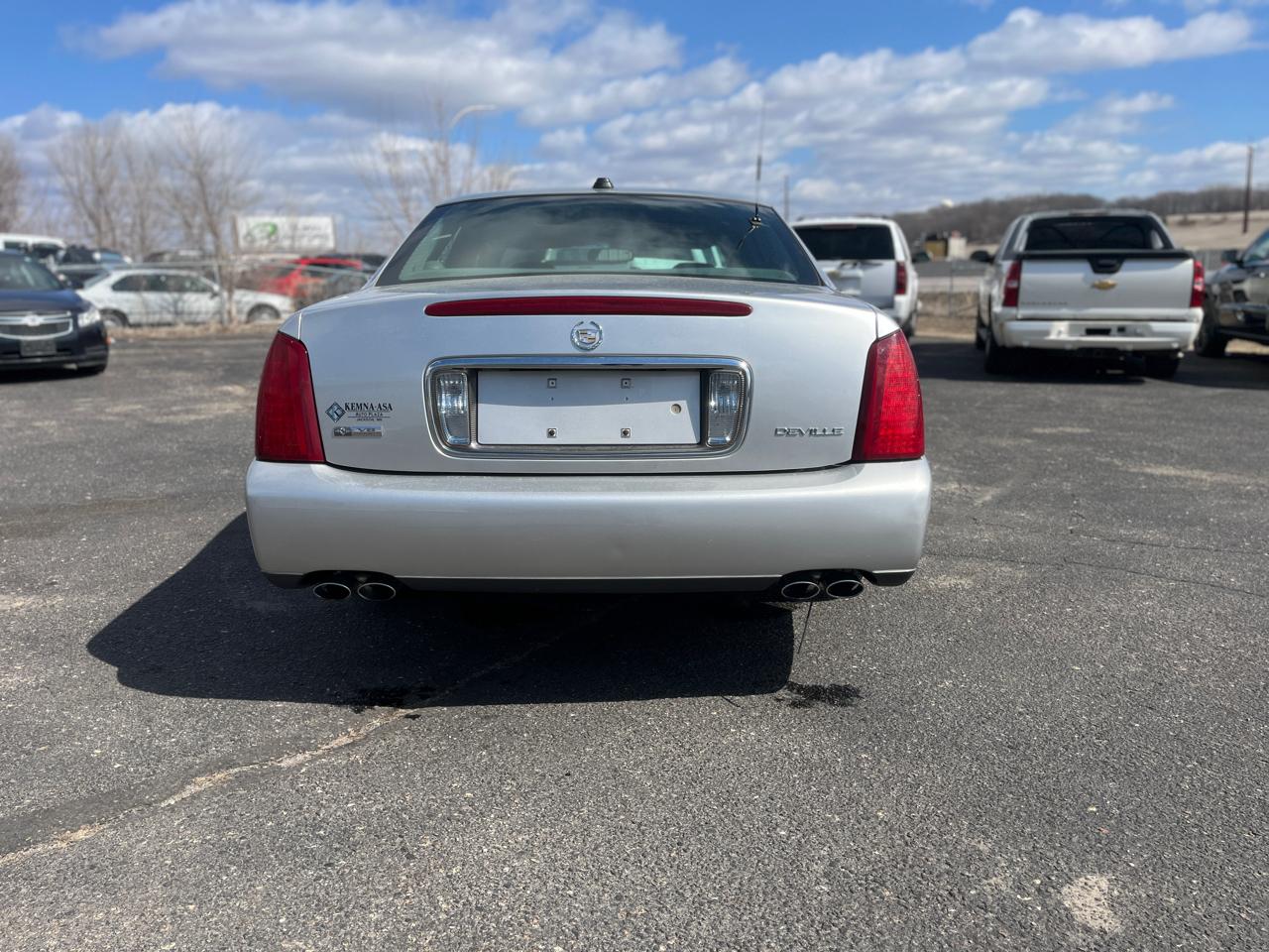 Cadillac DeVille  2004