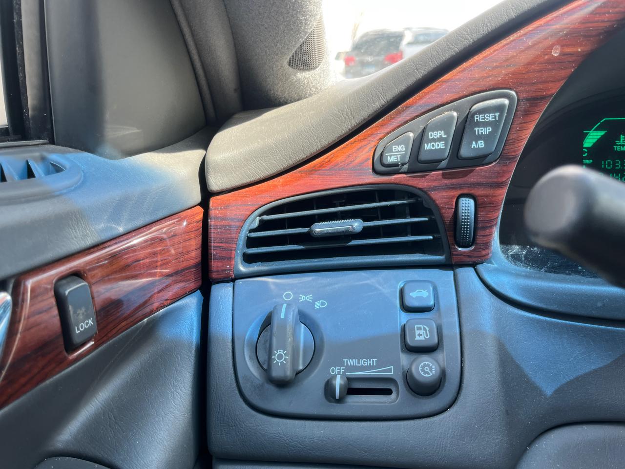 Cadillac DeVille  2004