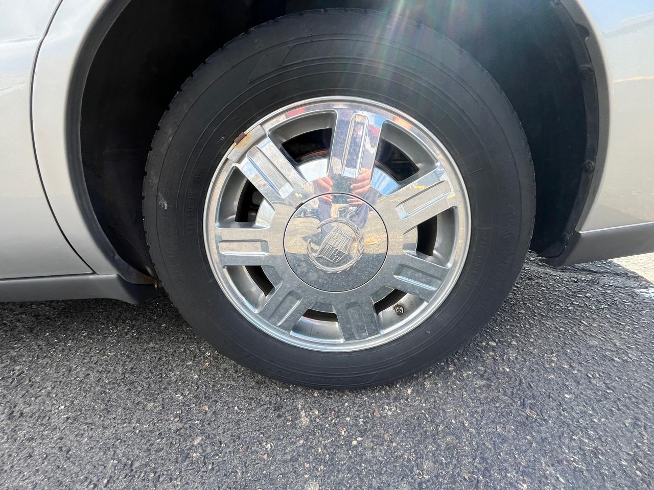 Cadillac DeVille  2004