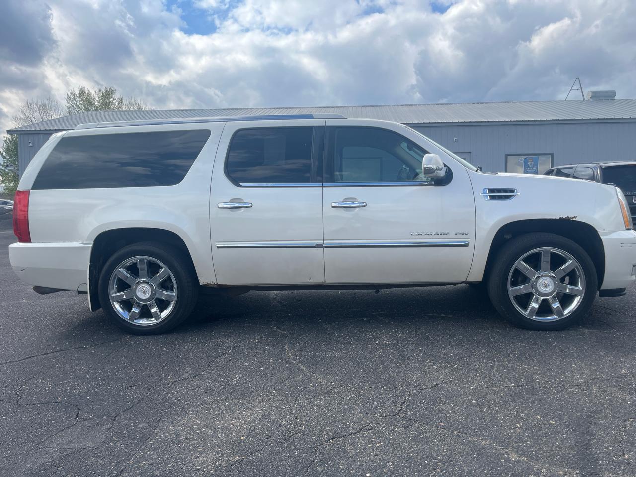 Cadillac Escalade AWD 4dr Premium 2011