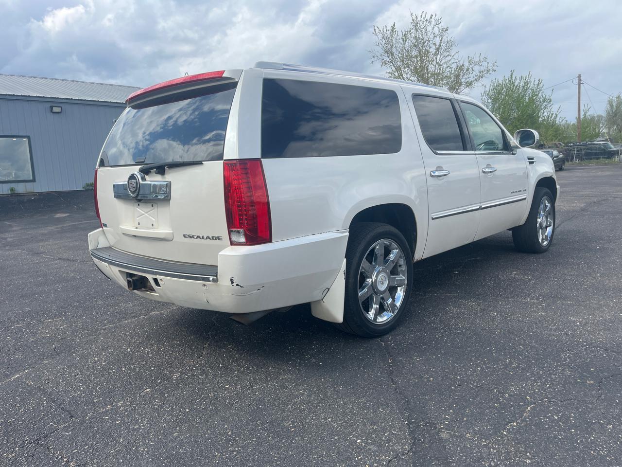 Cadillac Escalade AWD 4dr Premium 2011