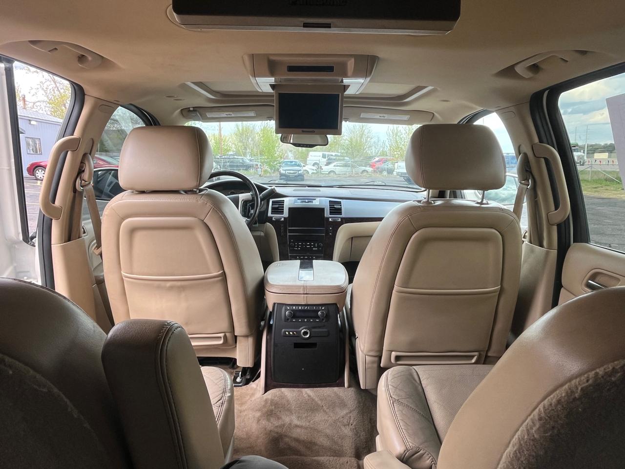 Cadillac Escalade AWD 4dr Premium 2011
