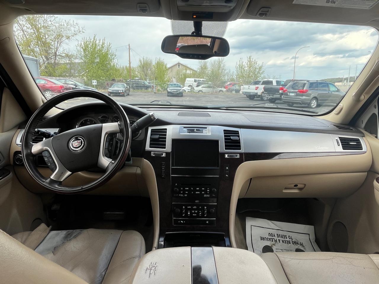 Cadillac Escalade AWD 4dr Premium 2011