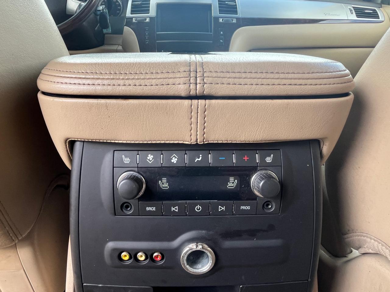 Cadillac Escalade AWD 4dr Premium 2011