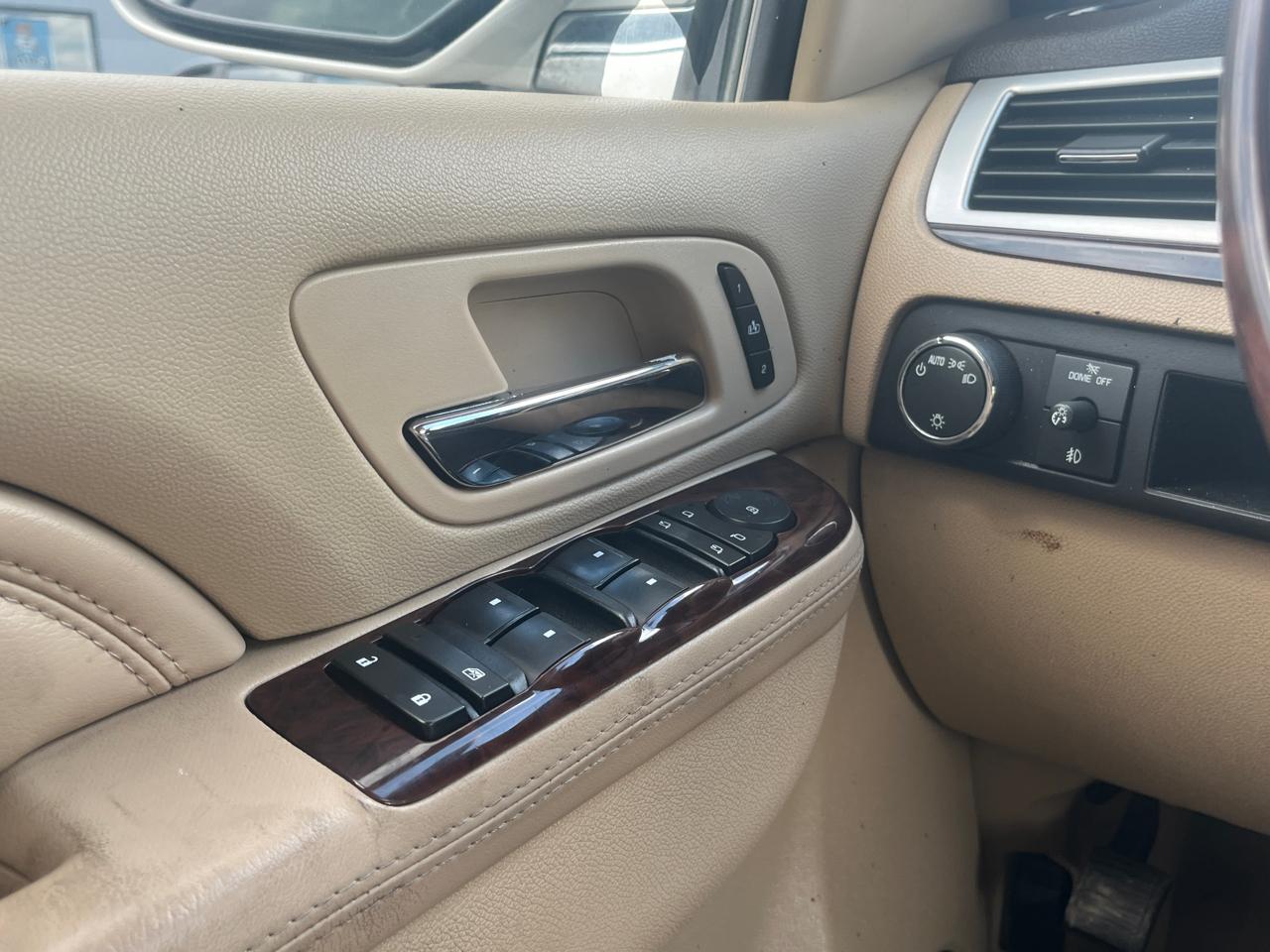 Cadillac Escalade AWD 4dr Premium 2011