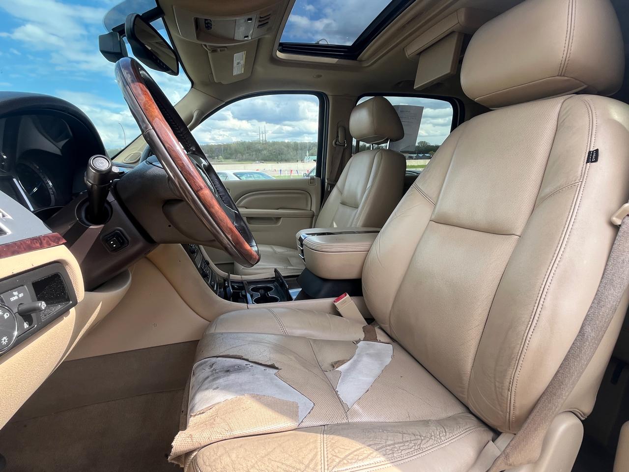 Cadillac Escalade AWD 4dr Premium 2011