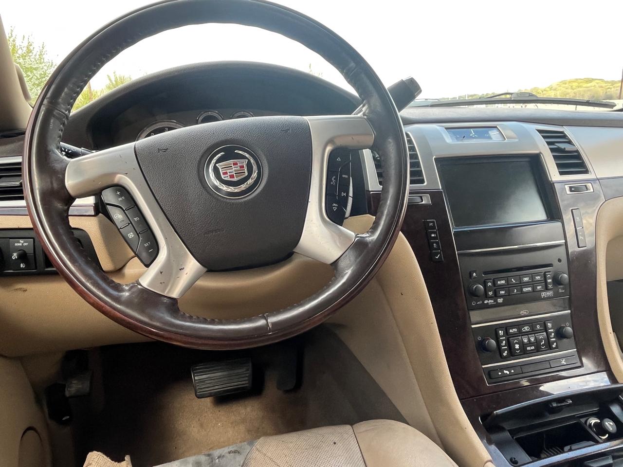 Cadillac Escalade AWD 4dr Premium 2011
