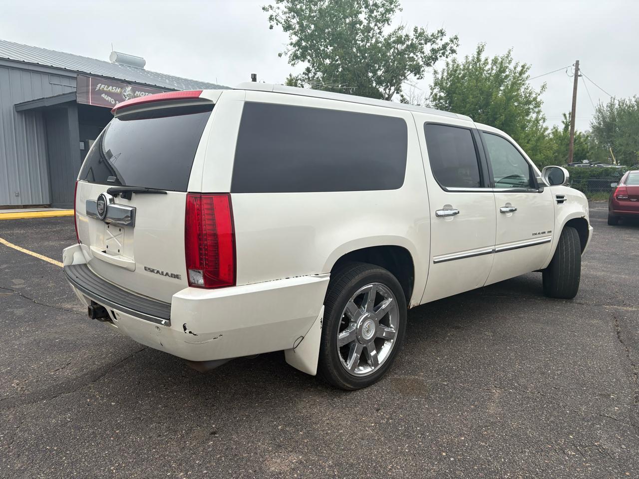 Cadillac Escalade AWD 4dr Premium 2011