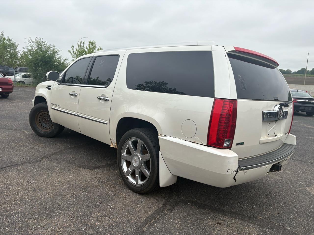 Cadillac Escalade AWD 4dr Premium 2011