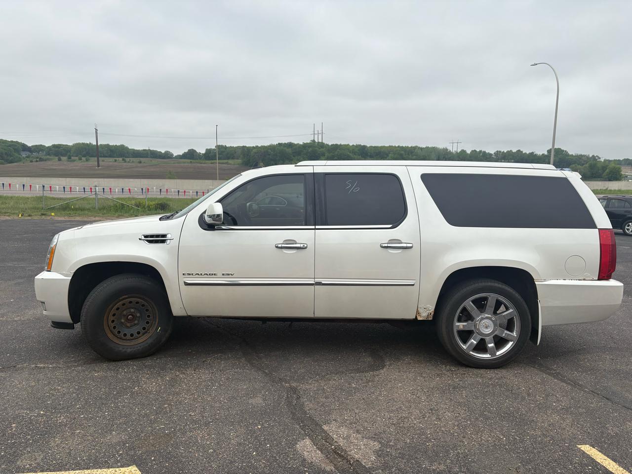 Cadillac Escalade AWD 4dr Premium 2011