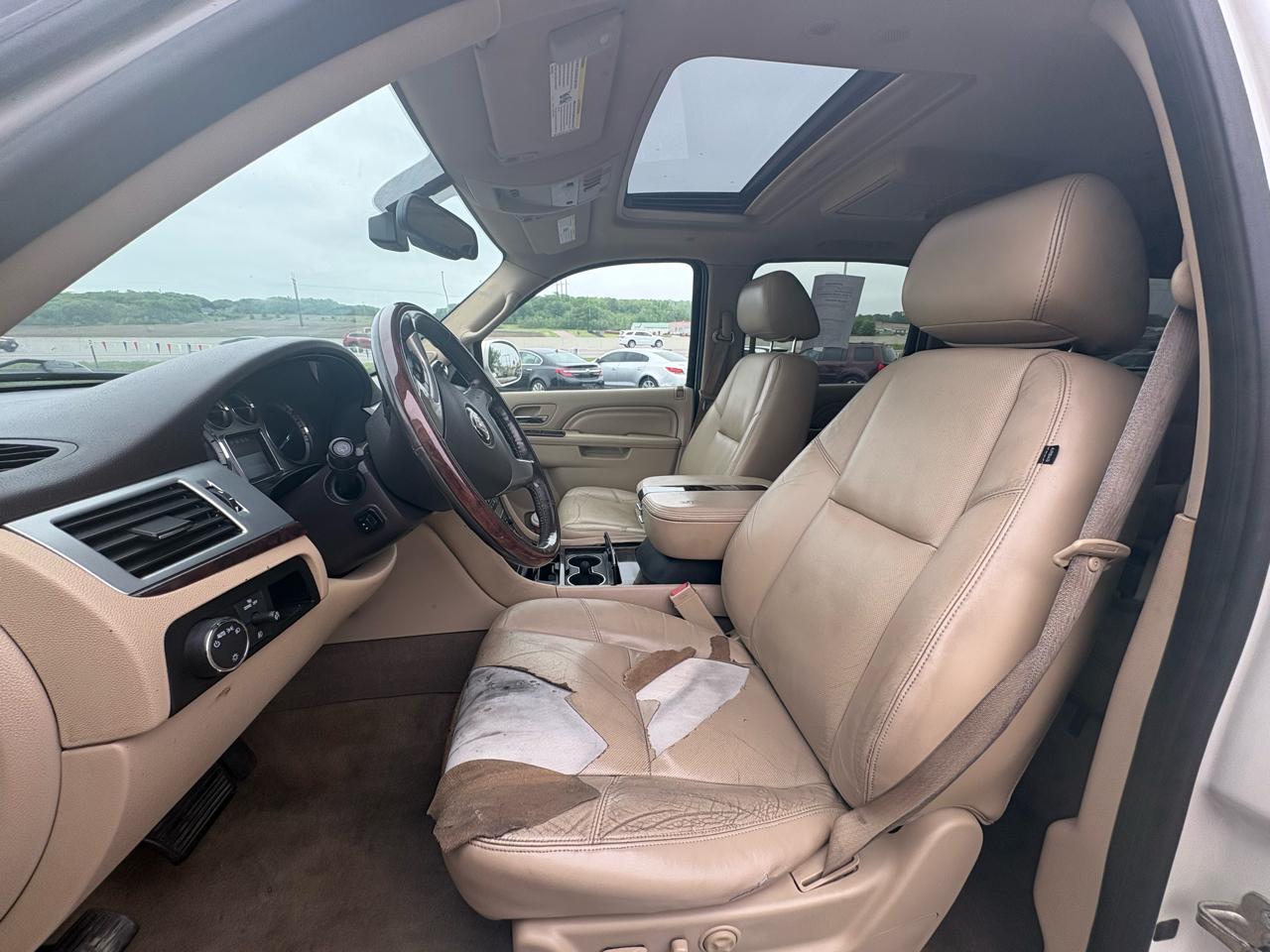 Cadillac Escalade AWD 4dr Premium 2011