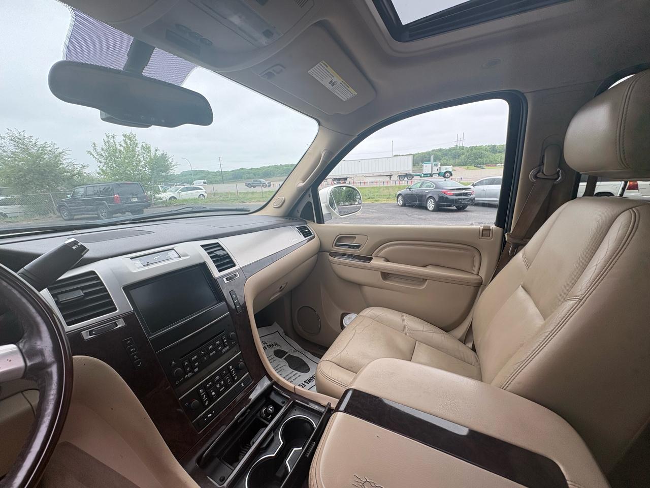 Cadillac Escalade AWD 4dr Premium 2011