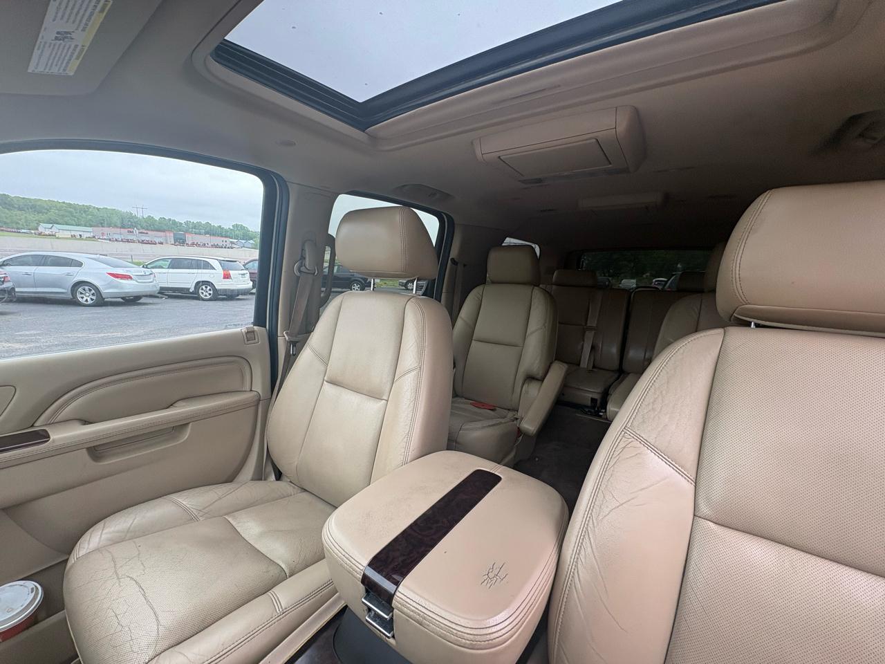 Cadillac Escalade AWD 4dr Premium 2011