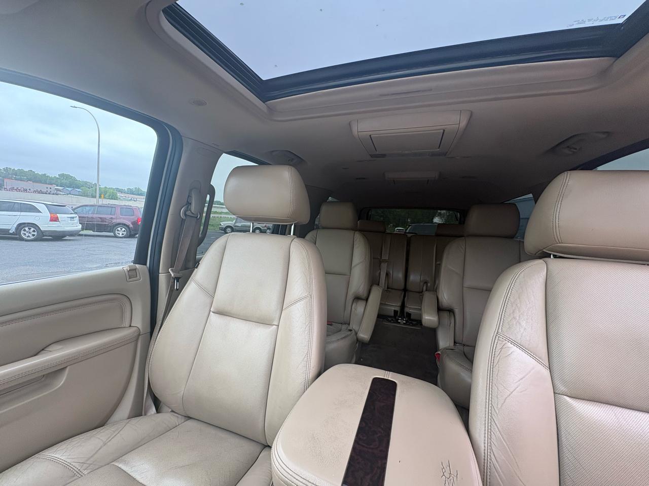Cadillac Escalade AWD 4dr Premium 2011
