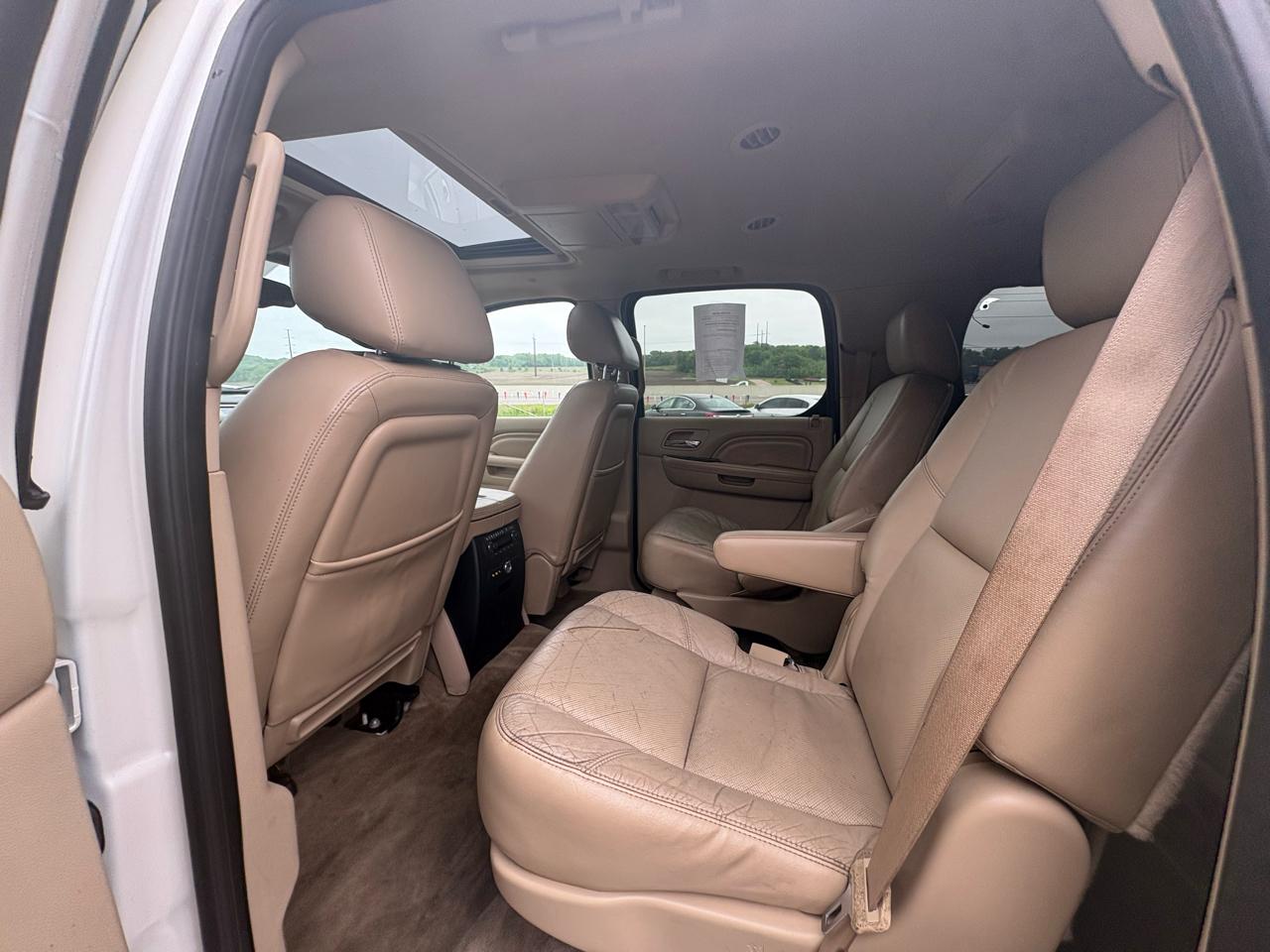 Cadillac Escalade AWD 4dr Premium 2011