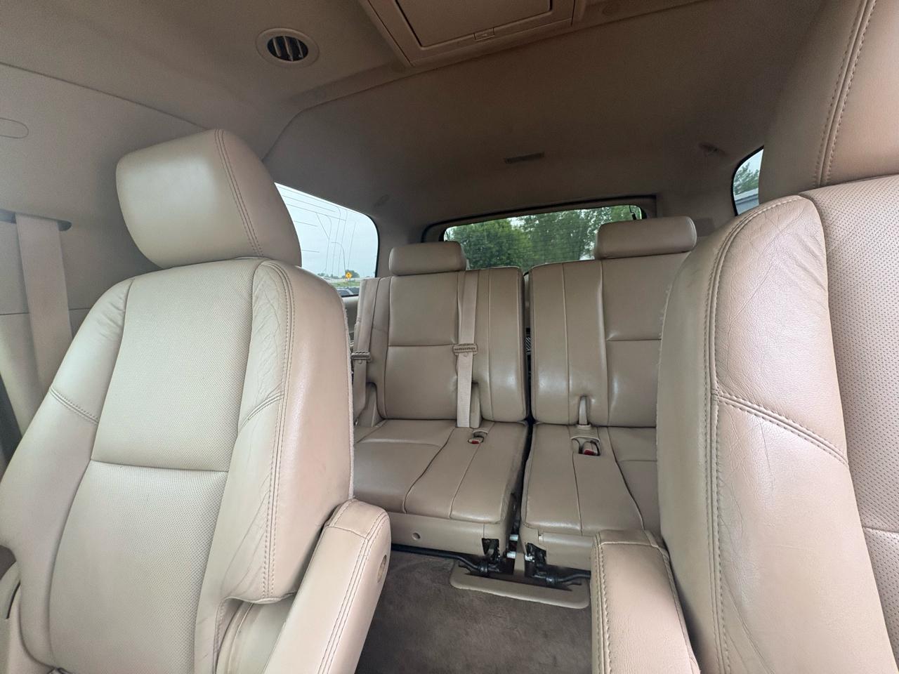 Cadillac Escalade AWD 4dr Premium 2011