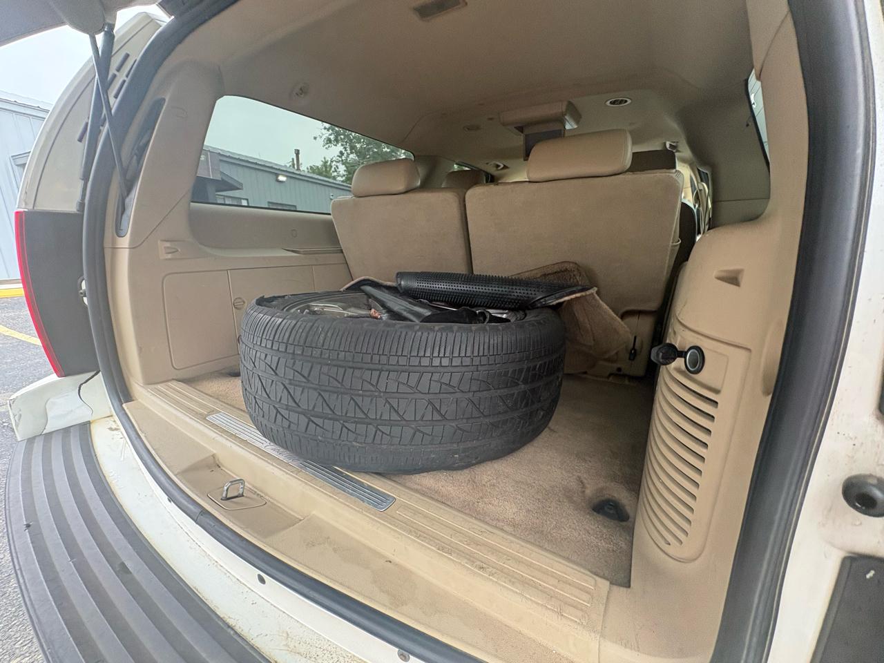 Cadillac Escalade AWD 4dr Premium 2011