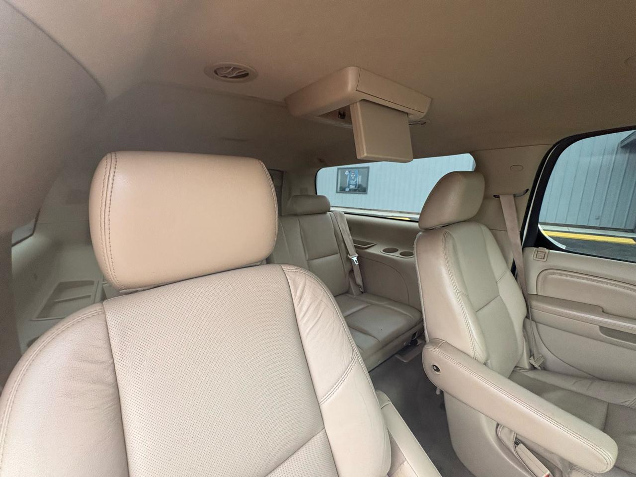 Cadillac Escalade AWD 4dr Premium 2011