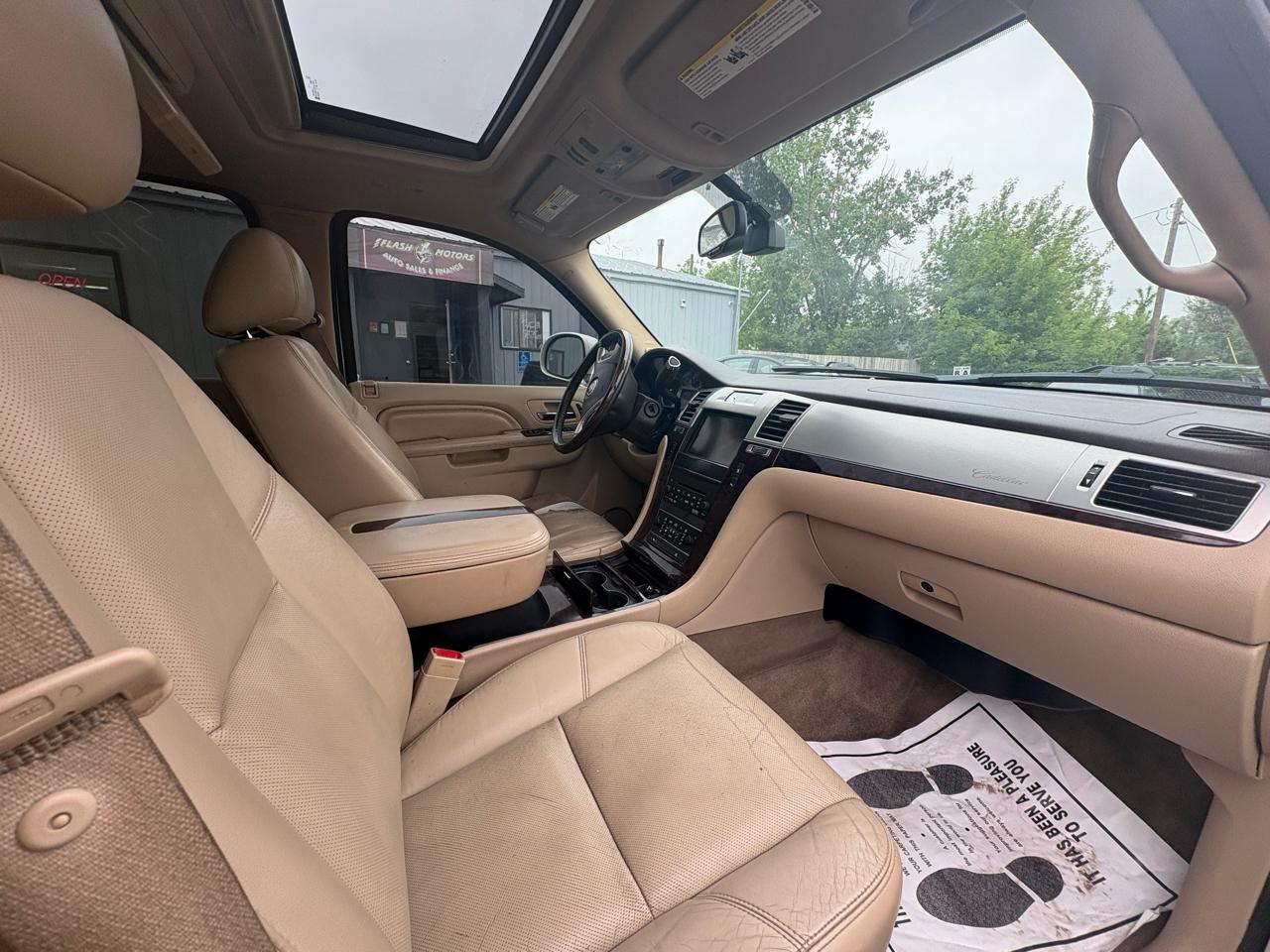 Cadillac Escalade AWD 4dr Premium 2011