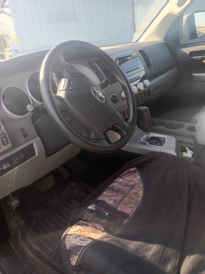 Toyota Tundra Tundra-Grade 5.7L FFV Double Cab 4WD 2012