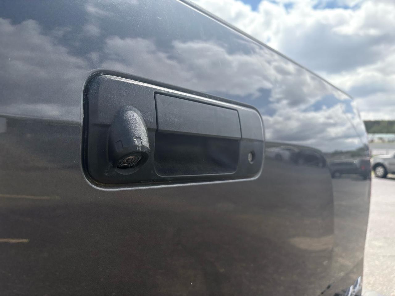 Toyota Tundra Double Cab 5.7L FFV V8 6-Spd AT (Natl) 2012