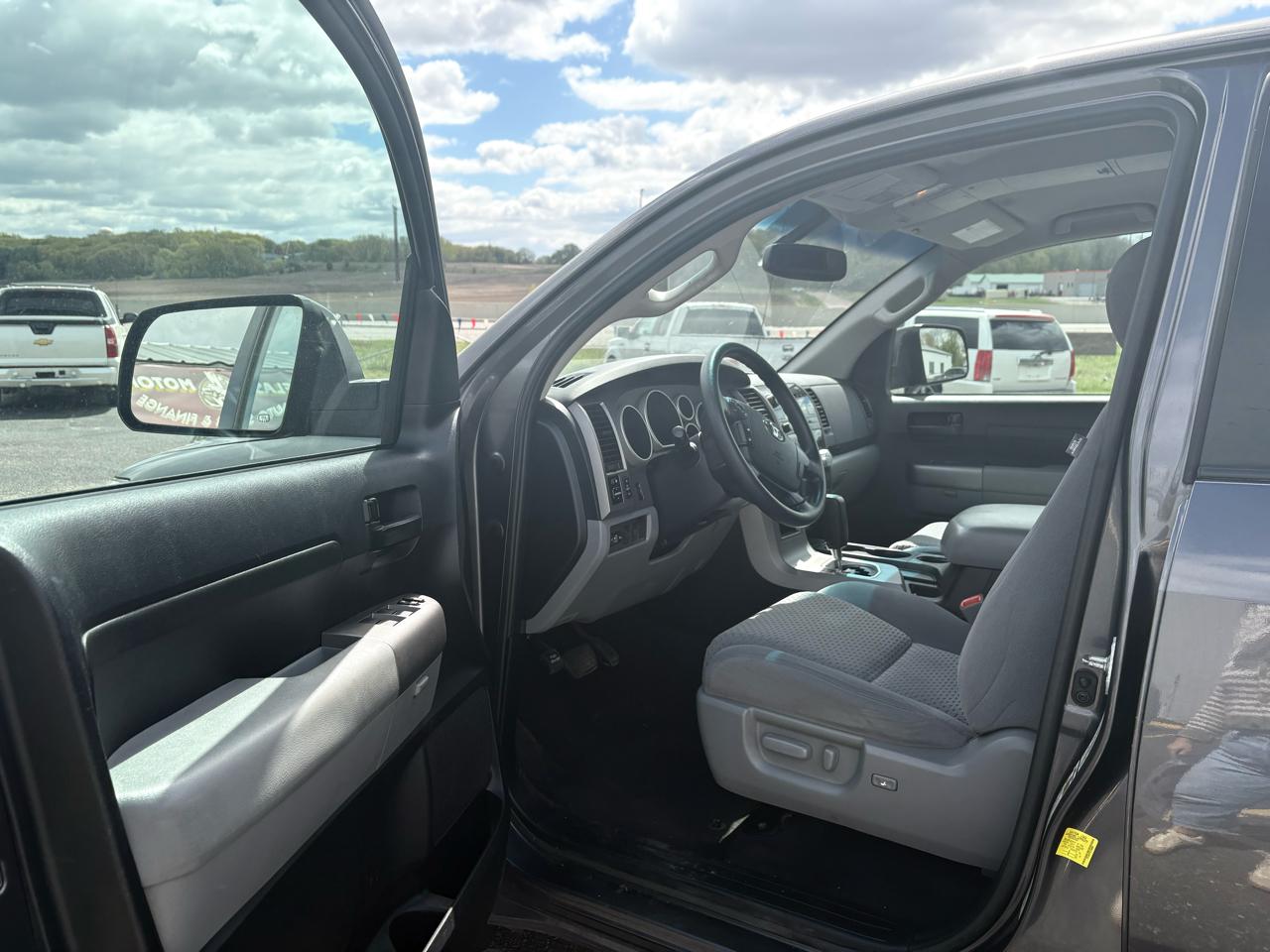 Toyota Tundra Double Cab 5.7L FFV V8 6-Spd AT (Natl) 2012