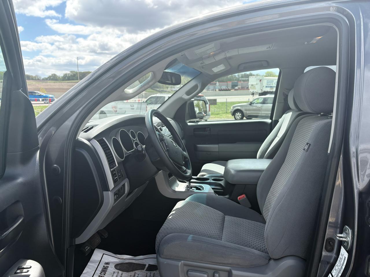 Toyota Tundra Double Cab 5.7L FFV V8 6-Spd AT (Natl) 2012