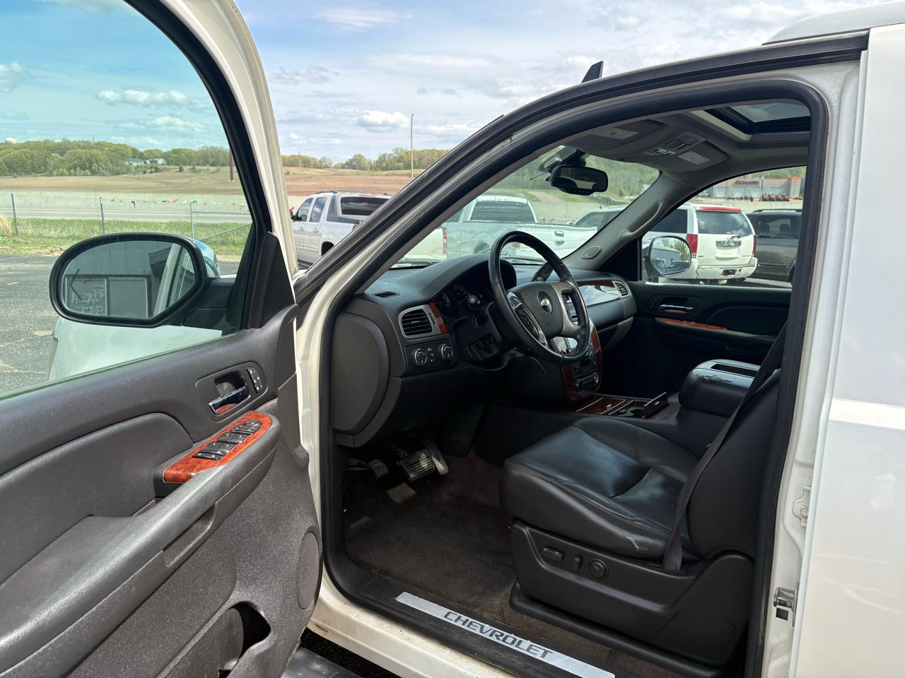 Chevrolet Suburban 4WD 4dr 1500 LTZ 2009