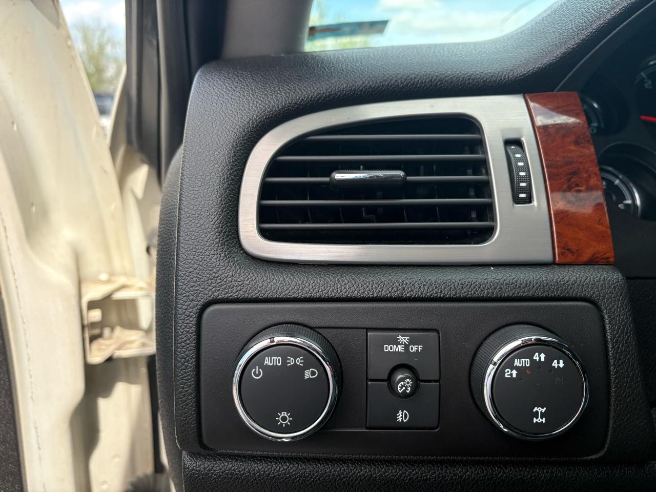 Chevrolet Suburban 4WD 4dr 1500 LTZ 2009