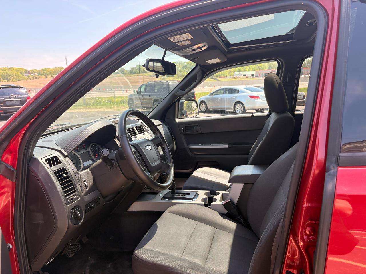 Ford Escape 4WD 4dr XLT 2011