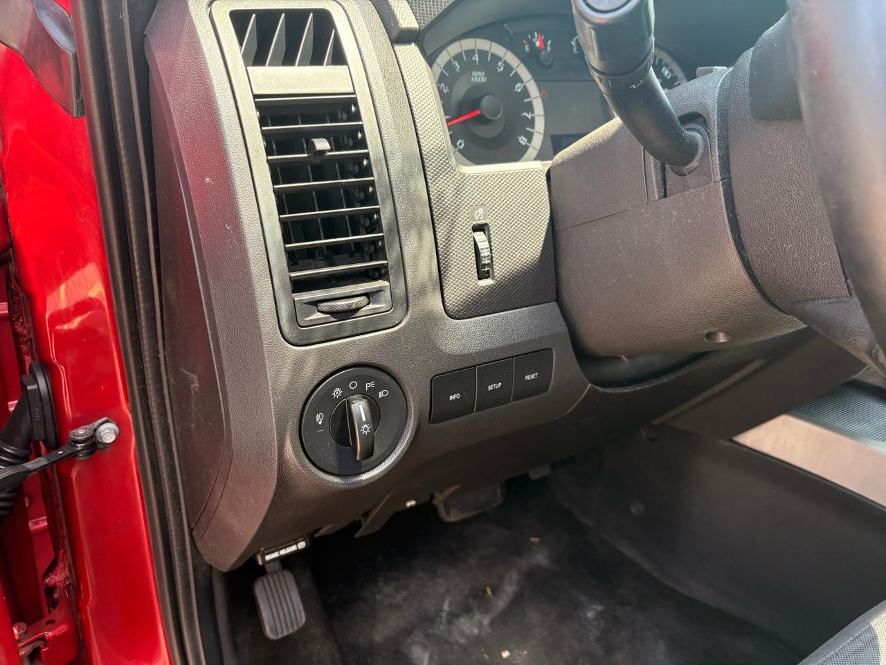 Ford Escape 4WD 4dr XLT 2011