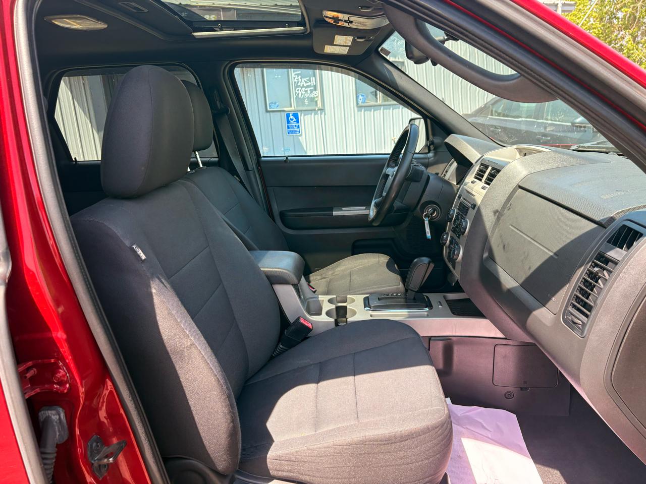 Ford Escape 4WD 4dr XLT 2011