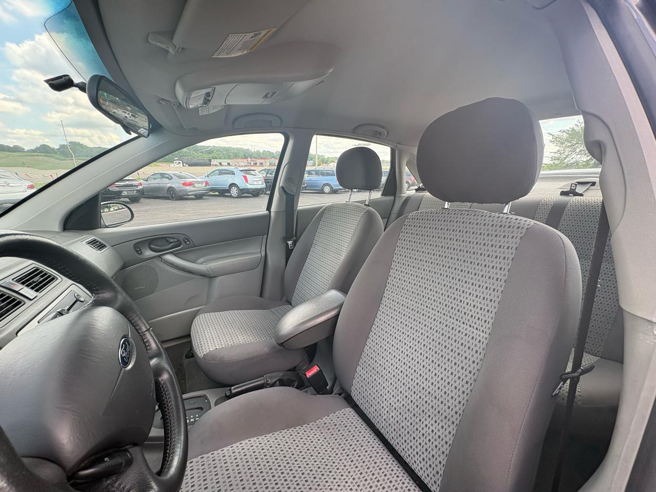 Ford Focus 4dr Sdn ZX4 SES 2005