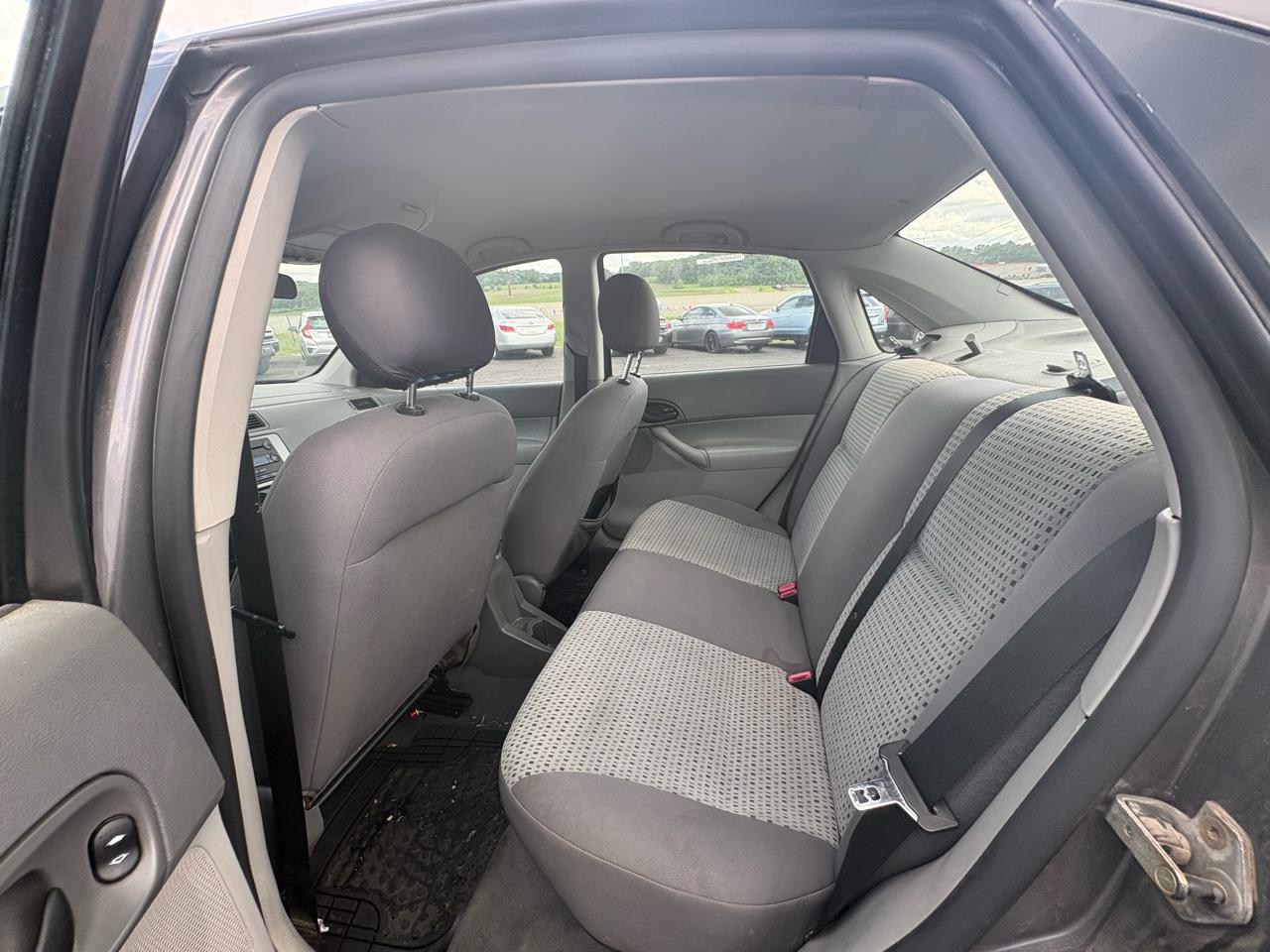 Ford Focus 4dr Sdn ZX4 SES 2005
