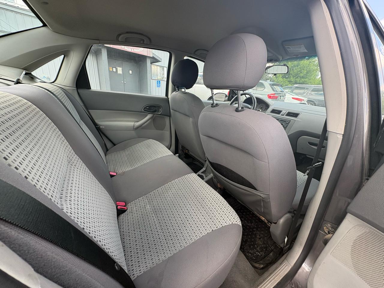 Ford Focus 4dr Sdn ZX4 SES 2005