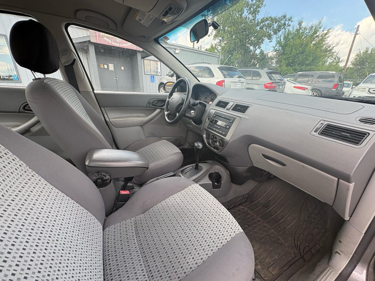 Ford Focus 4dr Sdn ZX4 SES 2005
